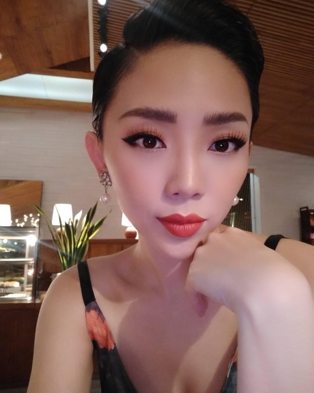 Tin sao Việt 18/8: Tăng Thanh Hà khoe mặt tròn xoe khi sánh đôi bên ông xã-10