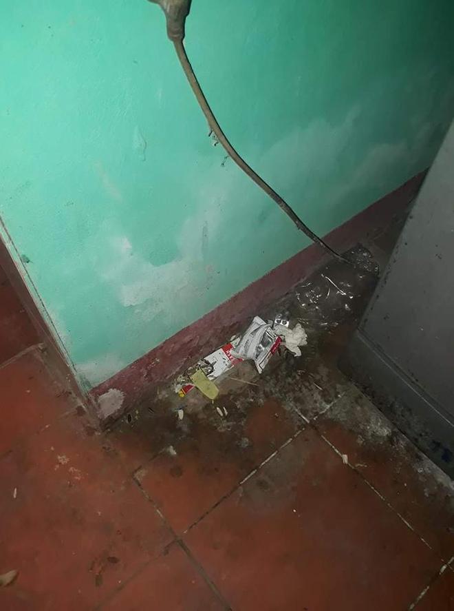 Mẹ chồng thử lòng con dâu nhỏ bằng đống rác cũ, con dâu lớn còn chụp ảnh up Facebook-1