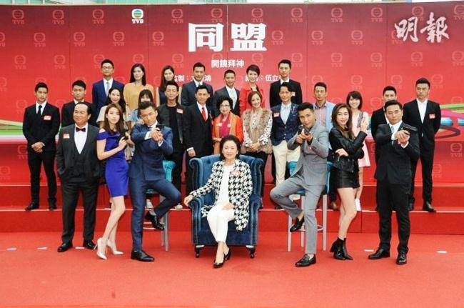 Phim TVB bị ném đá tơi tả vì cảnh hôn ướt át đầy phản cảm-1