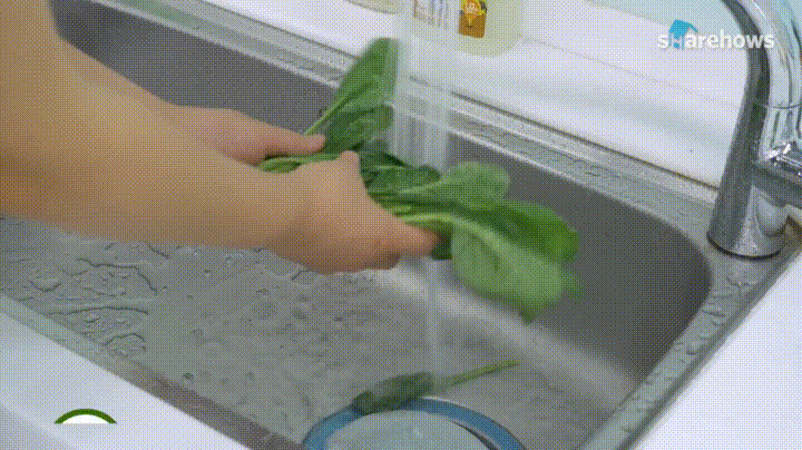 Cách luộc rau không cần nồi vẫn xanh ngắt, thẳng hàng đẹp lối chẳng tốn công bày-1