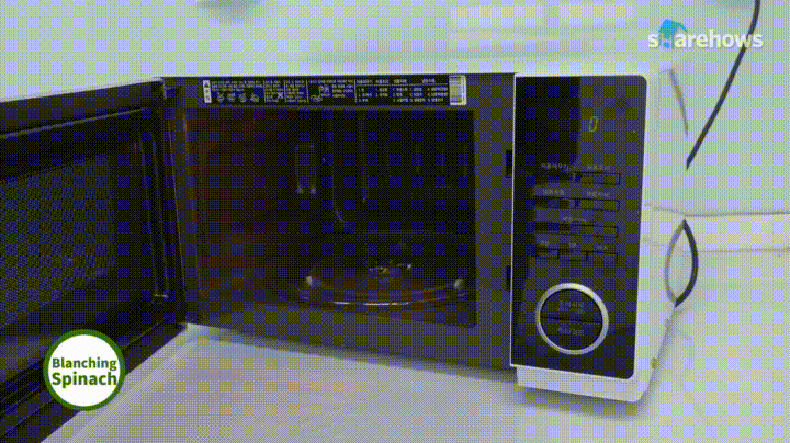 Cách luộc rau không cần nồi vẫn xanh ngắt, thẳng hàng đẹp lối chẳng tốn công bày-3