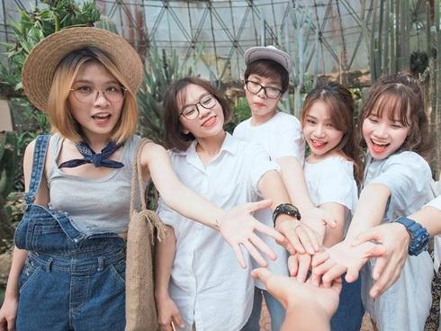 Bộ ảnh kỷ yếu đáng yêu đánh dấu 4 năm ở chung phòng ký túc xá của nhóm bạn nữ