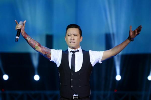 Thót tim với những pha ngã sấp mặt trên sân khấu của dàn sao Việt-3