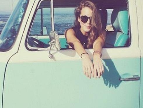 Từng trải nhiều rồi cũng hiểu, chẳng ai thương mình bằng tự mình thương mình