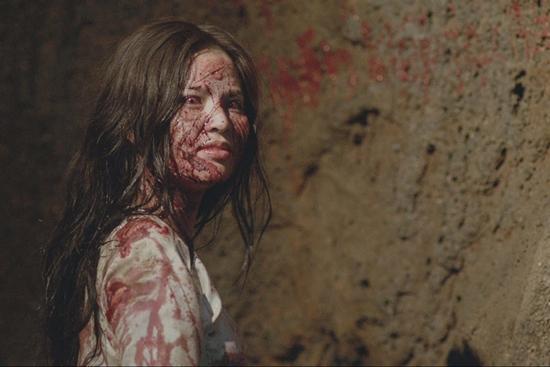 Lời nguyền gia tộc: Những con ma khiến người xem phì cười vì thiếu muối!-5