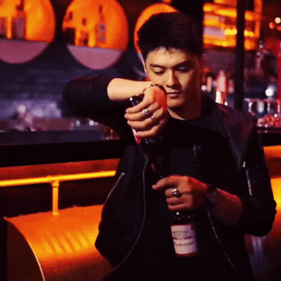 Lộ clip hôn nhau say đắm, Hà Hồ và Kim Lý sáng nhất làng showbiz ngập scandal tuần qua-8