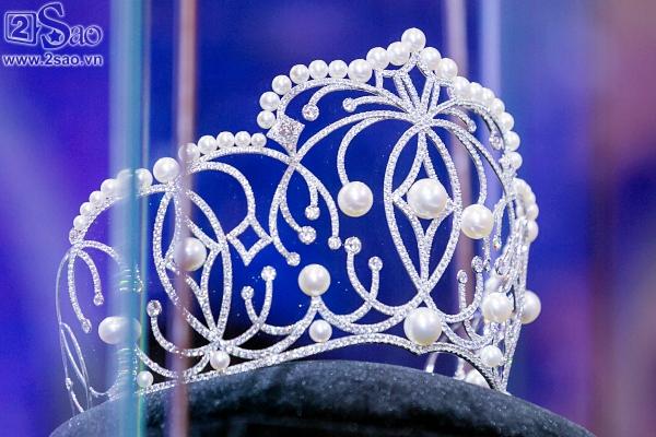 Cận cảnh vương miện 2,7 tỷ đồng thiết kế riêng cho tân Hoa hậu Hoàn Vũ Việt Nam 2017-3
