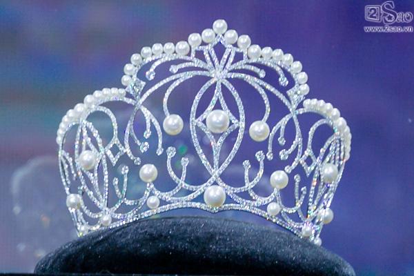 Cận cảnh vương miện 2,7 tỷ đồng thiết kế riêng cho tân Hoa hậu Hoàn Vũ Việt Nam 2017-4