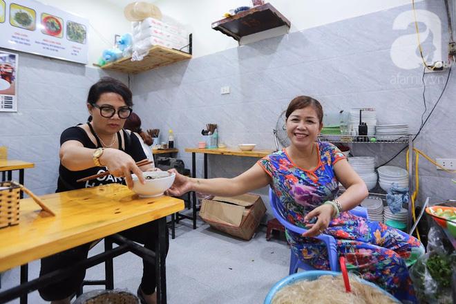 Miến lươn 30 năm tuổi trên phố cổ, quán chưa đến 10m2 mà mỗi ngày hết veo 2 tạ-7