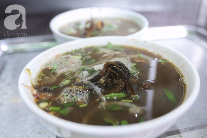 Miến lươn 30 năm tuổi trên phố cổ, quán chưa đến 10m2 mà mỗi ngày hết veo 2 tạ-11