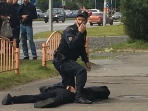 Tấn công bằng dao ở trung tâm Paris, 1 người chết, 5 người bị thương-1