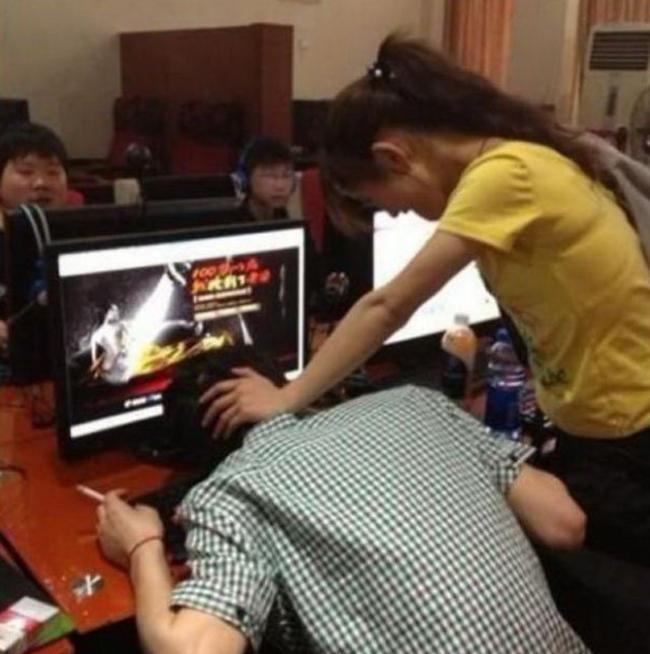 Tỉnh ngủ với ảnh hậu trường khó đỡ của game thủ-3