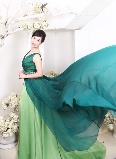 Vẻ đẹp bất chấp thời gian của Hoa hậu thấp nhất Việt Nam-6