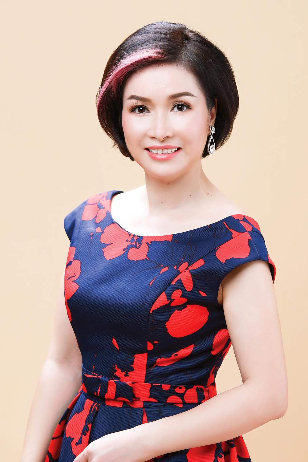 Vẻ đẹp bất chấp thời gian của Hoa hậu thấp nhất Việt Nam-8