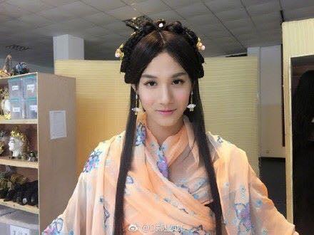 Mỹ nam Hoa ngữ giả gái: Người xinh ngất ngây, kẻ xấu hết hồn-3