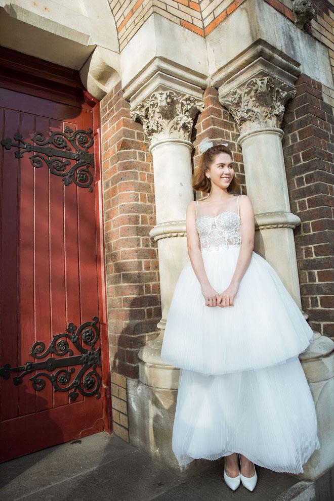 Ngọc Trinh bỏ trốn khỏi đám cưới vẫn đẹp nao lòng-9