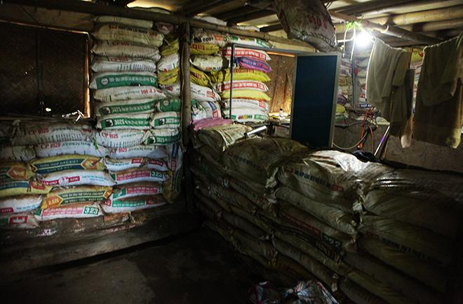 Ngôi nhà kì lạ, được quây bằng 5.000 bao cát giữa Thủ đô-4