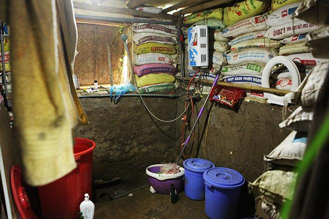 Ngôi nhà kì lạ, được quây bằng 5.000 bao cát giữa Thủ đô-5