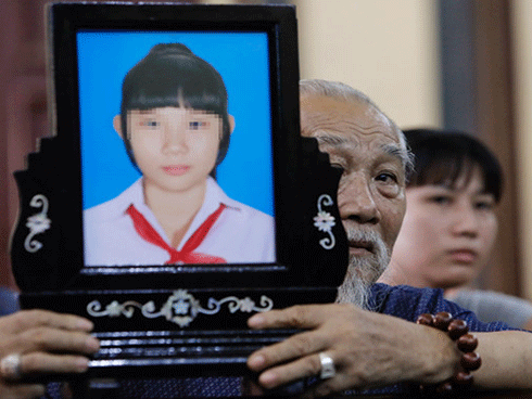 'Chiếc điện thoại có 900.000 đồng mà lấy mạng con gái người ta
