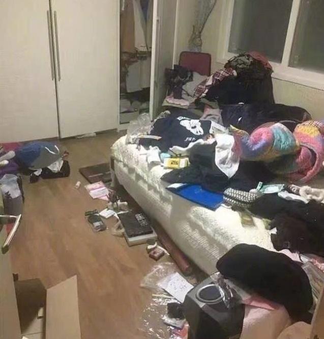 Biết tin chị được cầu hôn, em trai chụp ngay ảnh phòng chị gửi anh rể tương lai: Giờ anh chạy vẫn kịp!-1