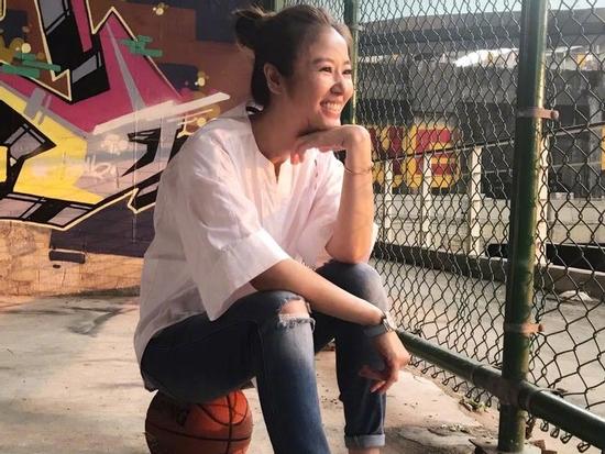 Lâm Tâm Như trẻ trung như gái chưa chồng, sánh đôi với bạn diễn kém 16 tuổi