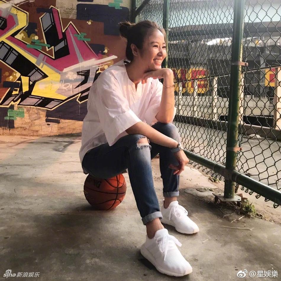 Lâm Tâm Như trẻ trung như gái chưa chồng, sánh đôi với bạn diễn kém 16 tuổi-3