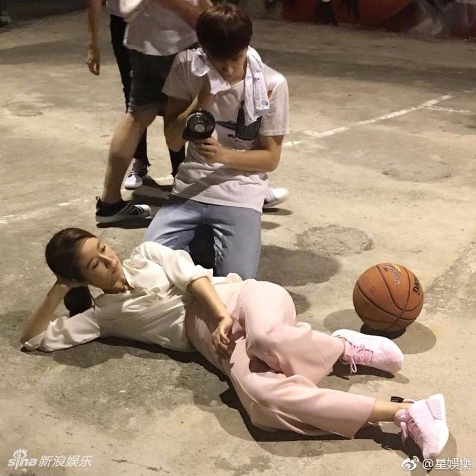 Lâm Tâm Như trẻ trung như gái chưa chồng, sánh đôi với bạn diễn kém 16 tuổi-4