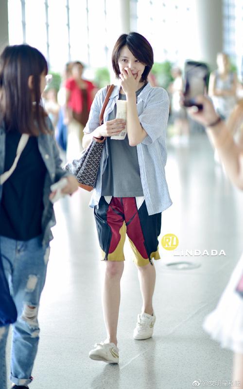 Bận quần đùi ra sân bay, đi sự kiện không thèm make up, nữ thần học đường Trịnh Sảng ngày càng xuề xòa-5