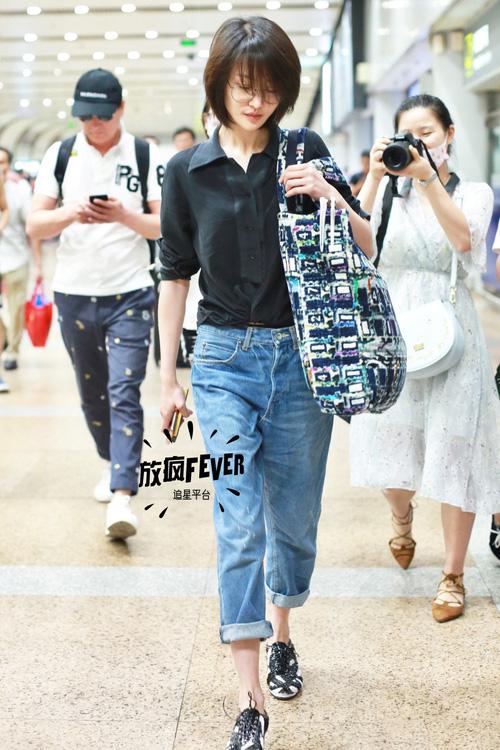 Bận quần đùi ra sân bay, đi sự kiện không thèm make up, nữ thần học đường Trịnh Sảng ngày càng xuề xòa-8