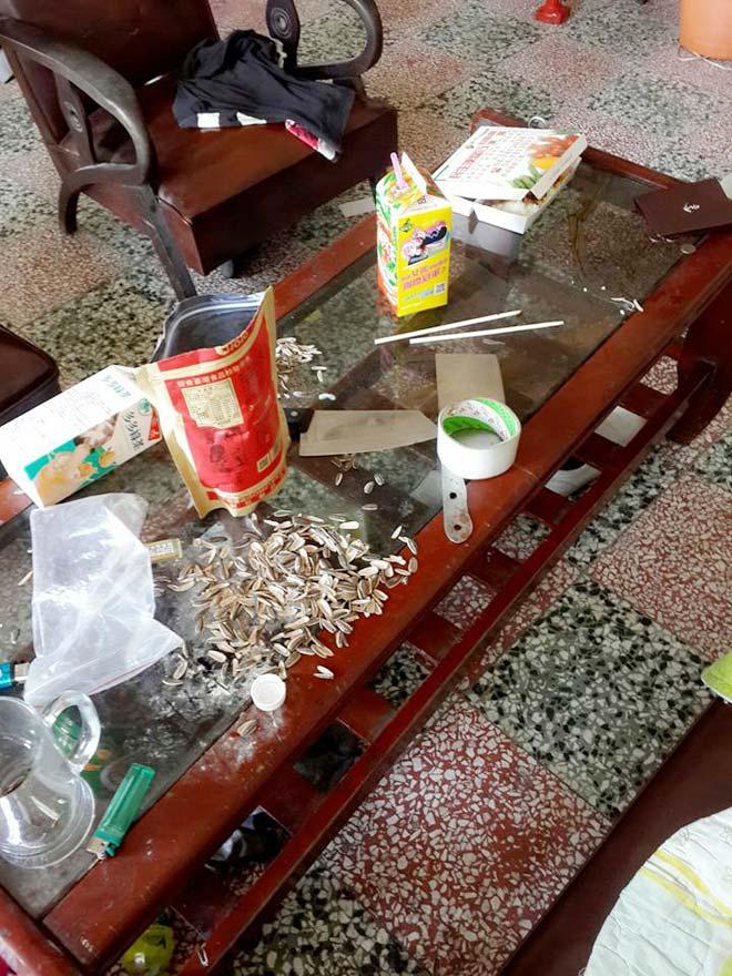 Hốt hoảng phòng trọ bẩn như chuồng lợn của nữ sinh Việt-2