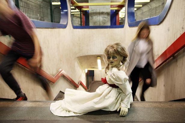 Ám ảnh bởi Annabelle: Creation, cô gái tự đấm liên hồi vào mặt mình vì quá sợ hãi-2