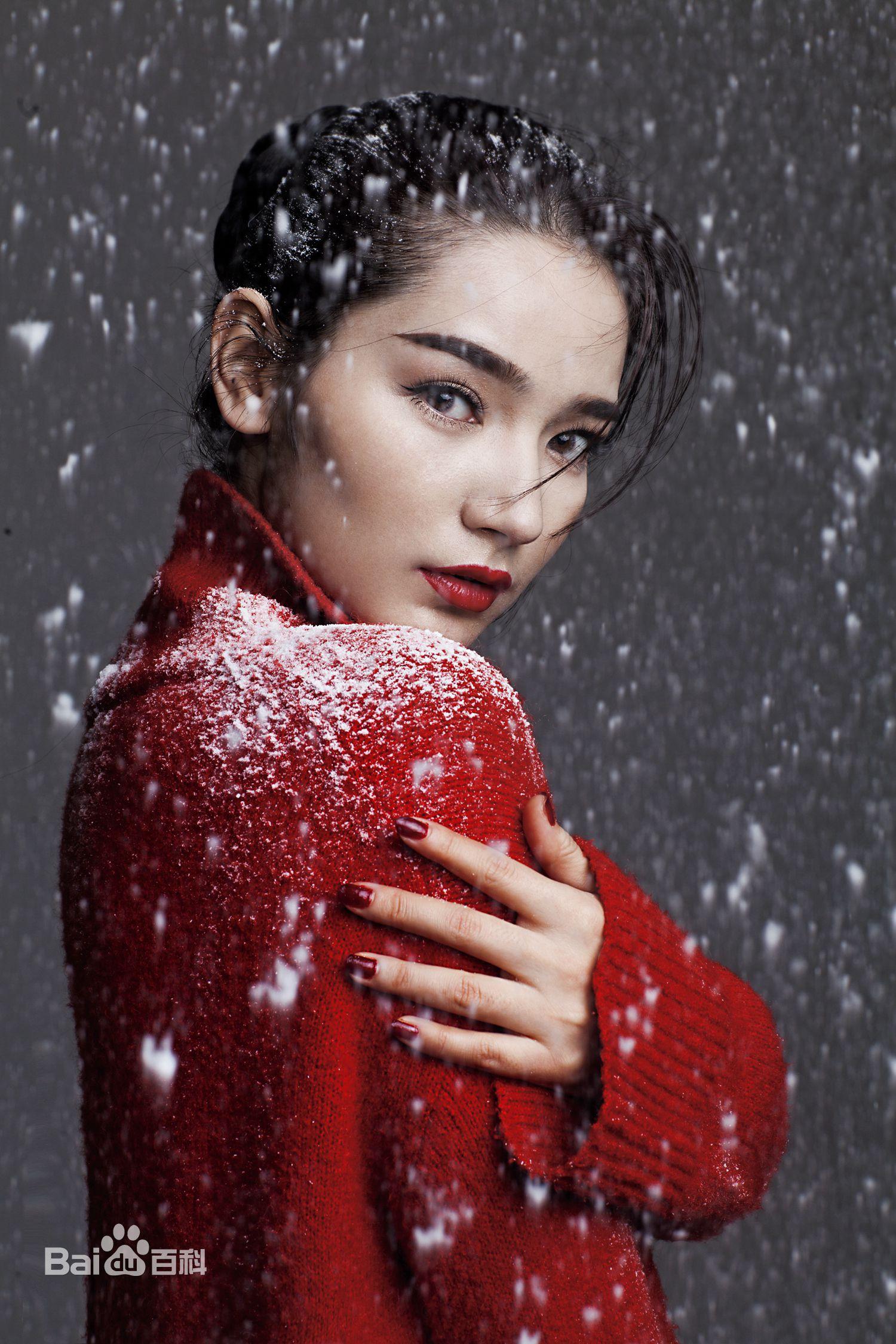 Cận cảnh nhan sắc gà mới của Dương Mịch, đẹp chẳng kém cạnh Địch Lệ Nhiệt Ba-5