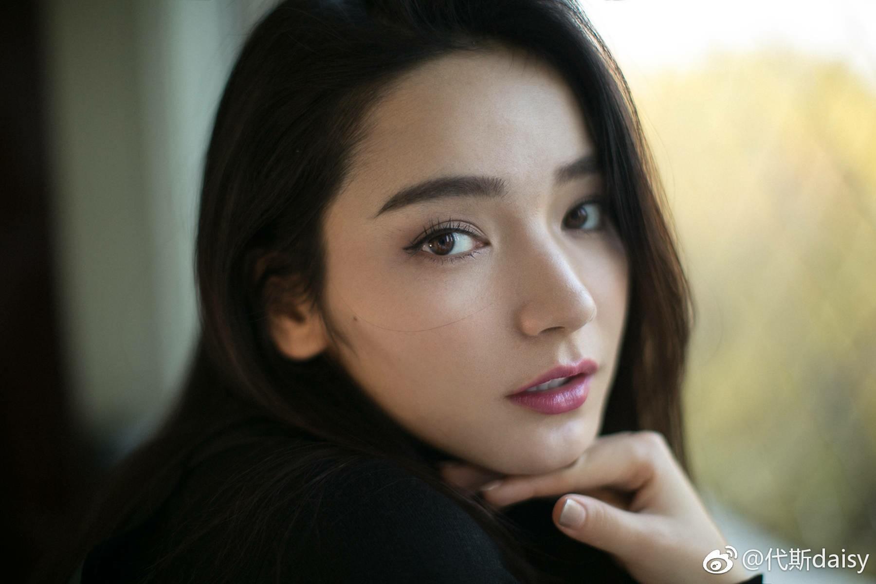 Cận cảnh nhan sắc gà mới của Dương Mịch, đẹp chẳng kém cạnh Địch Lệ Nhiệt Ba-9