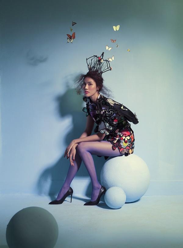 Lan Khuê khác lạ khi diện váy họa tiết bướm của NTK điên nhất Việt Nam-4