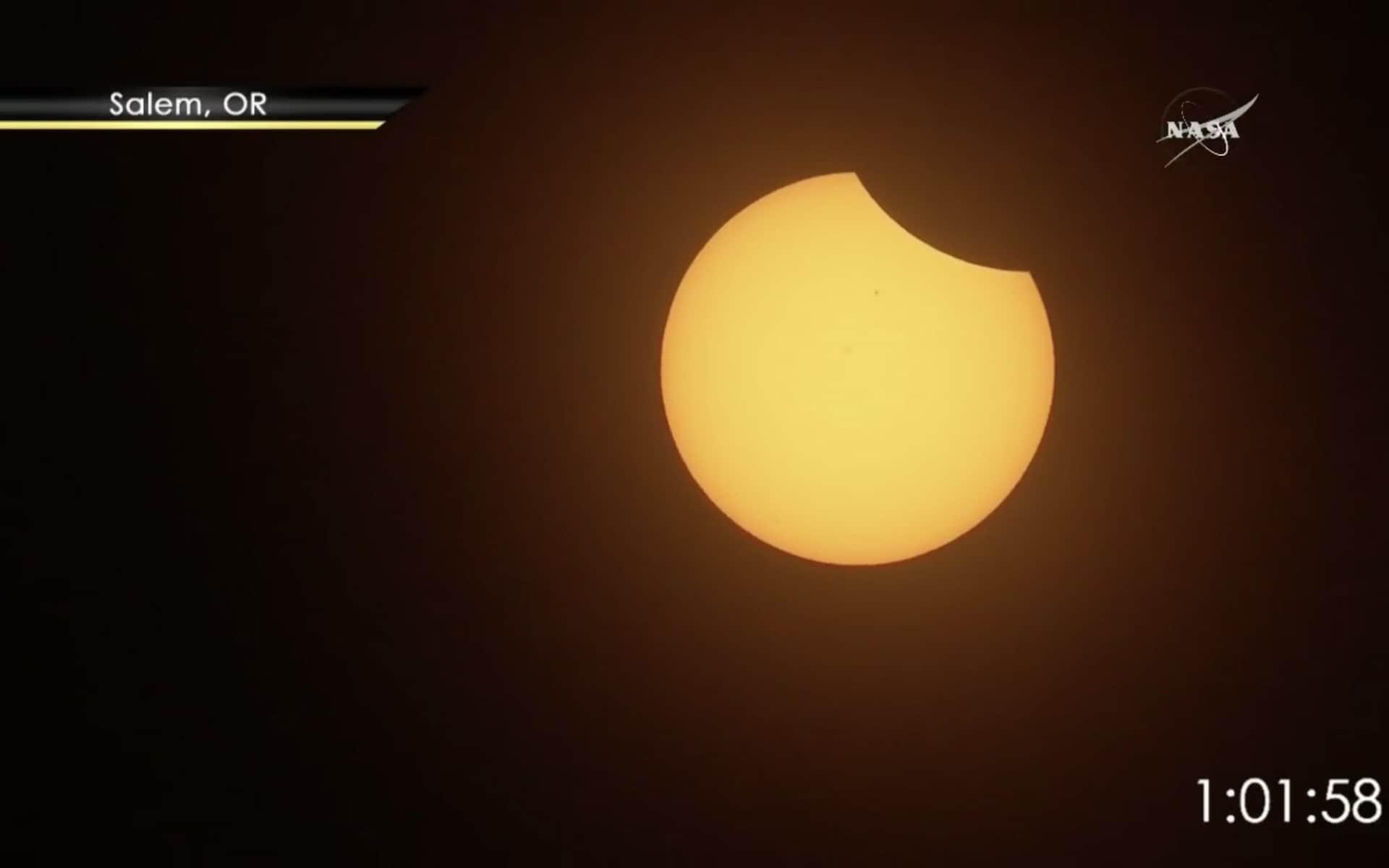 Những khoảnh khắc ấn tượng về nhật thực toàn phần tại Mỹ-10