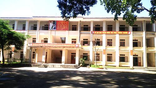 Ninh Bình: Học sinh lớp 9 nhảy từ tầng 3 sau khi bị cô giáo thu điện thoại-2