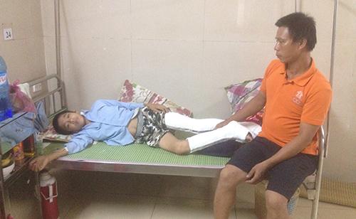 Ninh Bình: Học sinh lớp 9 nhảy từ tầng 3 sau khi bị cô giáo thu điện thoại-1