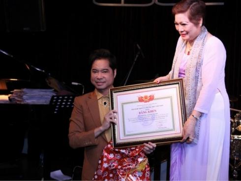 Không phong tặng Giáo sư âm nhạc cho ca sĩ Ngọc Sơn-2