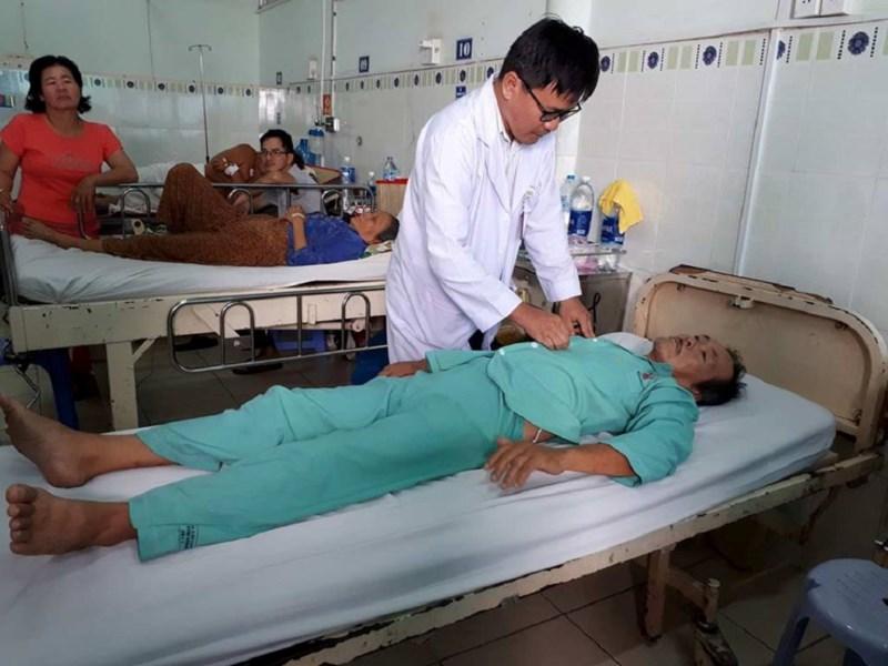 Bệnh viện trả về, đang lo hậu sự bỗng cụ ông tỉnh dậy-1