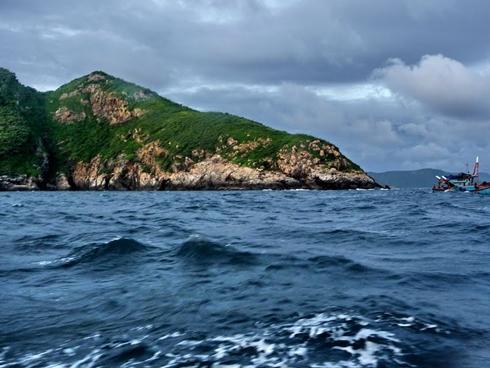 Lặng người trước vẻ đẹp hoang sơ của Hòn Cau