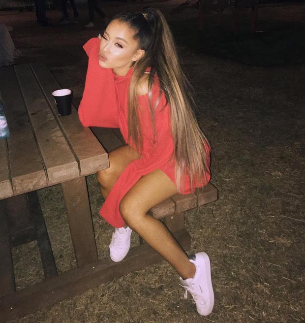 Đây chính xác là 3 thứ luôn có trong tủ đồ của Ariana Grande-4
