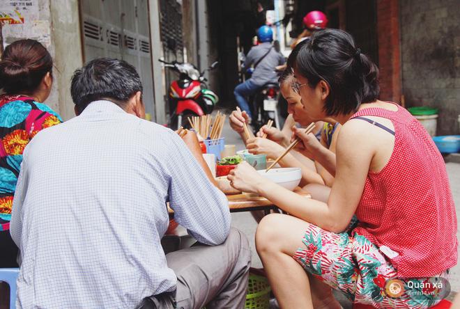 Ở Hà Nội có một món bún rất lạ: đầy ắp thịt bò mà chỉ có 25k-1