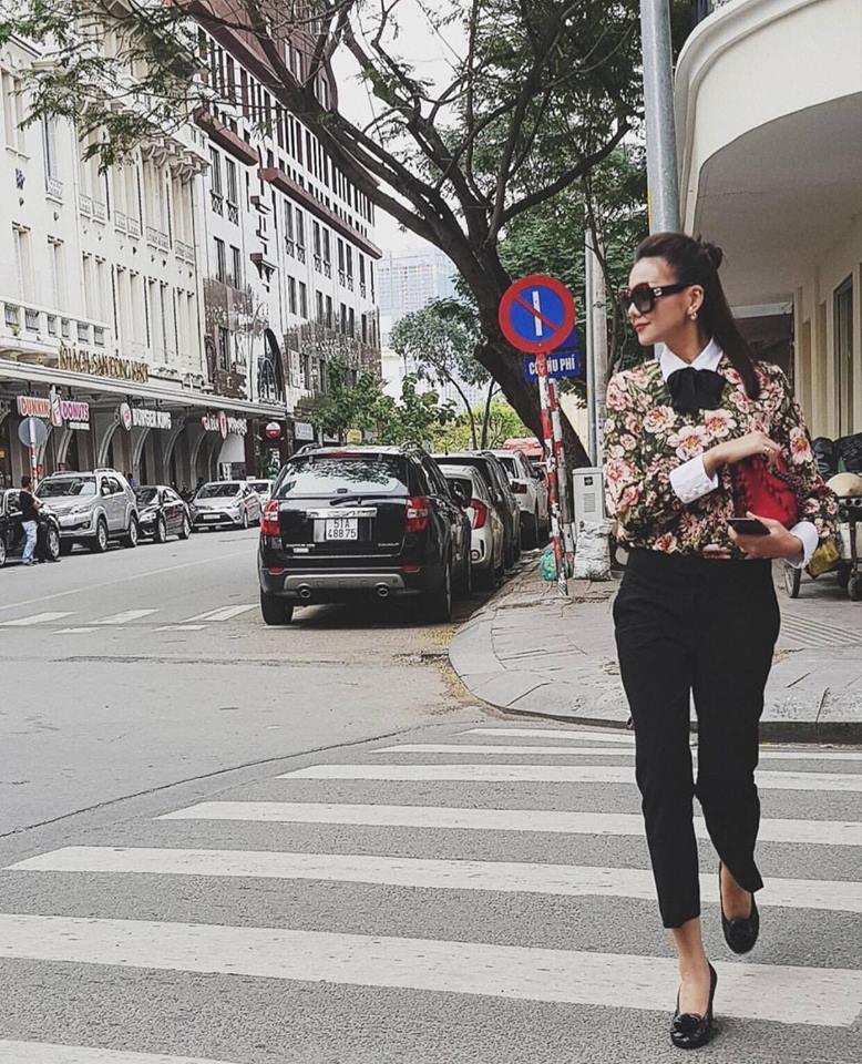 Diện áo một gang, Hòa Minzy - Tóc Tiên đẹp quên lối về trong street style tuần này-8