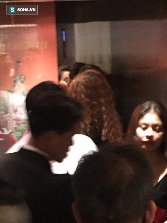 Clip Hà Hồ nắm tay Kim Lý cùng về nhà, chính thức công khai quan hệ yêu đương-3