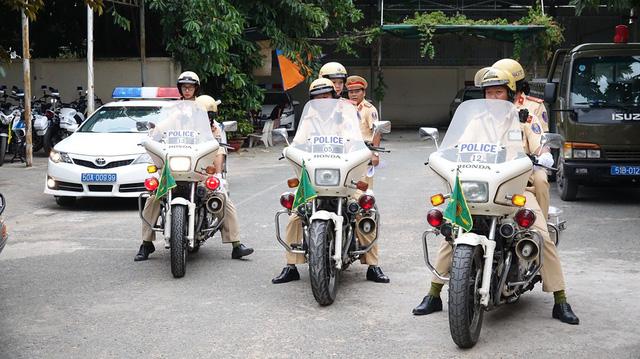 Duyên dáng những bóng hồng cảnh sát giao thông trong lực lượng dẫn đoàn  dịp APEC-4