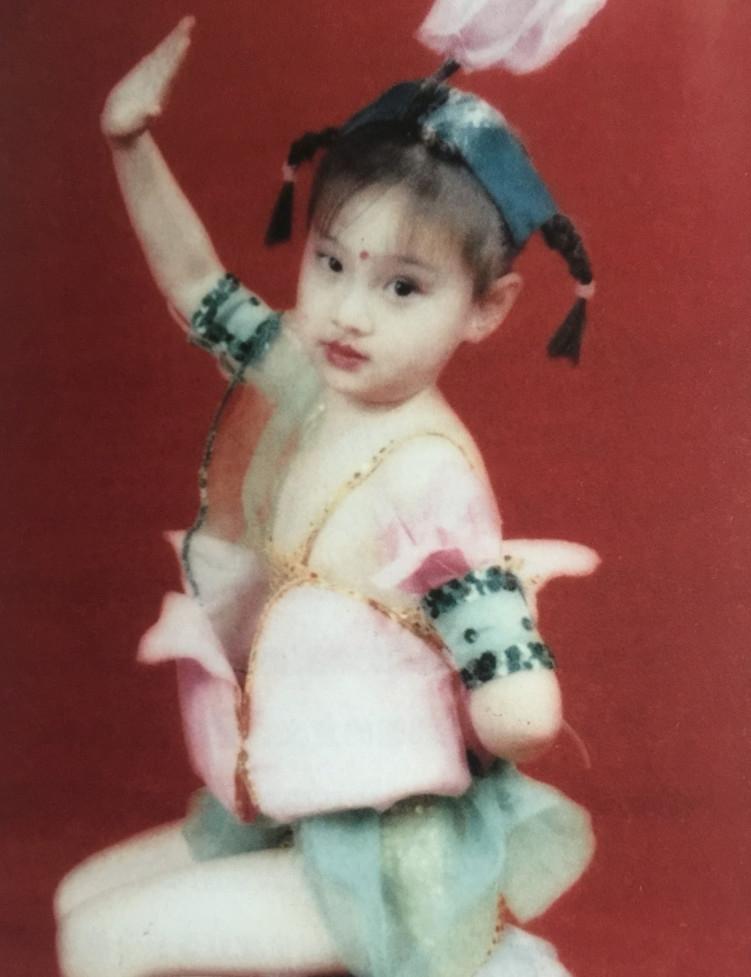 Ngắm loạt ảnh Trịnh Sảng thuở nhỏ để rồi tiếc ngẩn ngơ nhan sắc thời cô chưa dao kéo-1