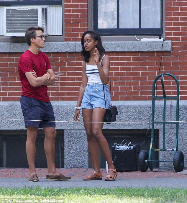 Gia đình Obama bùi ngùi đưa con gái đi nhập học Harvard-4