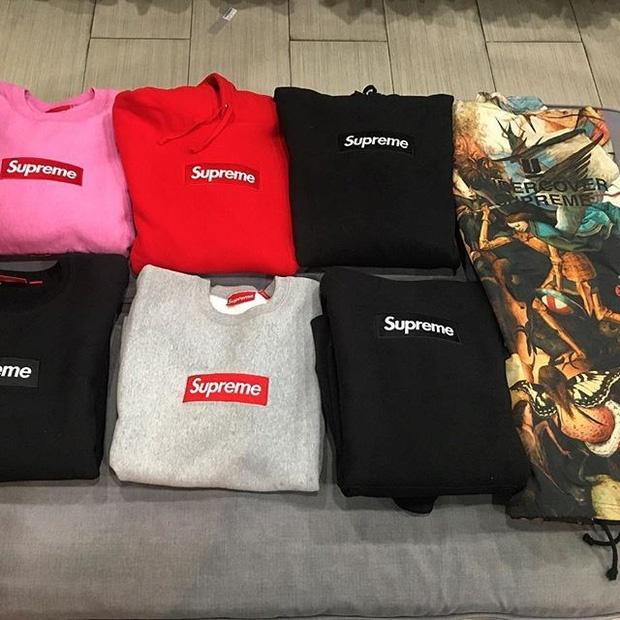 Cánh thanh niên lác mắt với bà cô chất chơi, phô trương cả BST Supreme X Louis Vuitton-6