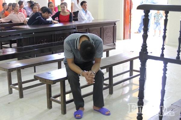 Giở trò đồi bại với con gái bạn thân lúc nửa đêm: Tôi không ngờ chú ấy lại hại đời con gái tôi ra nông nỗi này-1