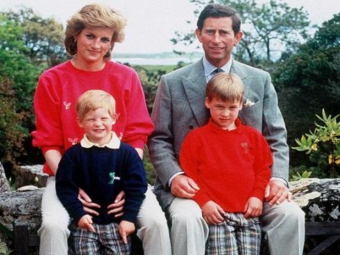 Phút lâm chung, Công nương Diana nắm chặt trong tay 2 vật này, khi được công bố đã khiến cả thế giới xót xa